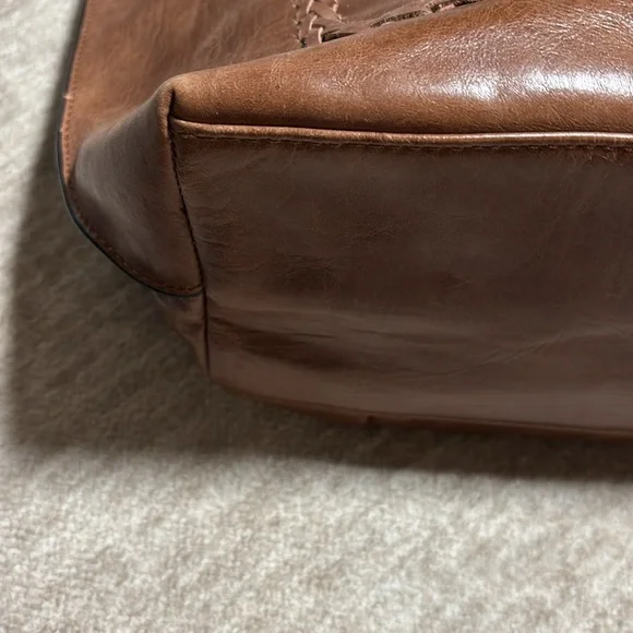 Leather Tommy Bahama purse handbag brown tobacco color flat bottom - Picture 8 of 12